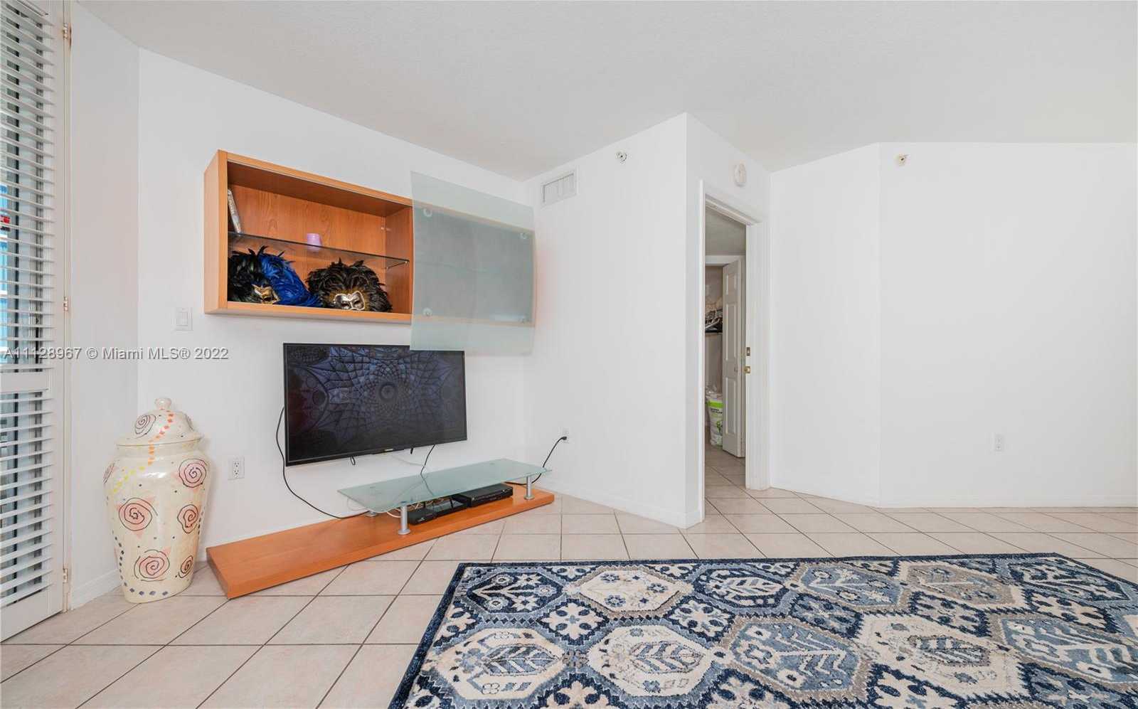 Small Image of 17275 Collins Ave, Sunny Isles Beach, FL 33160, USA Number 7