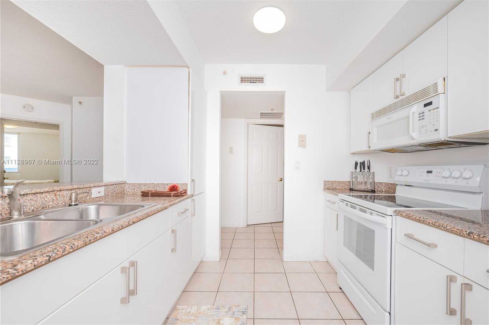 Small Image of 17275 Collins Ave, Sunny Isles Beach, FL 33160, USA Number 9