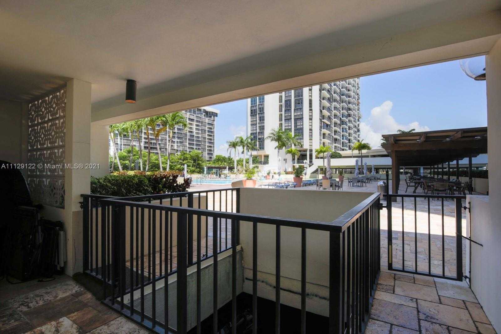 Small Image of 1865 Brickell Ave, Miami, FL 33129, USA Number 28