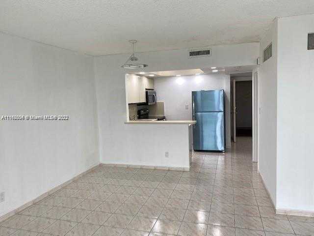 Small Image of 5401 COLLINS AVE #833, Miami Beach Number 12
