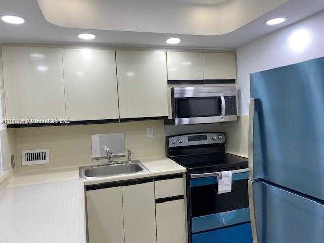 Small Image of 5401 COLLINS AVE #833, Miami Beach Number 14