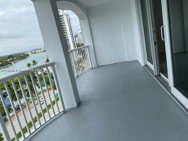 Small Image of 5401 COLLINS AVE #833, Miami Beach Number 4