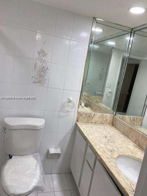 Small Image of 5401 COLLINS AVE #833, Miami Beach Number 8