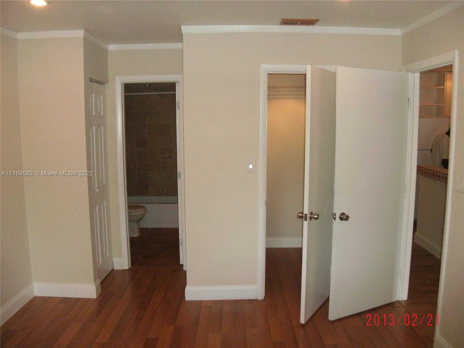 Small Image of 6031 SHAKERWOOD CIR #206, Tamarac Number 4