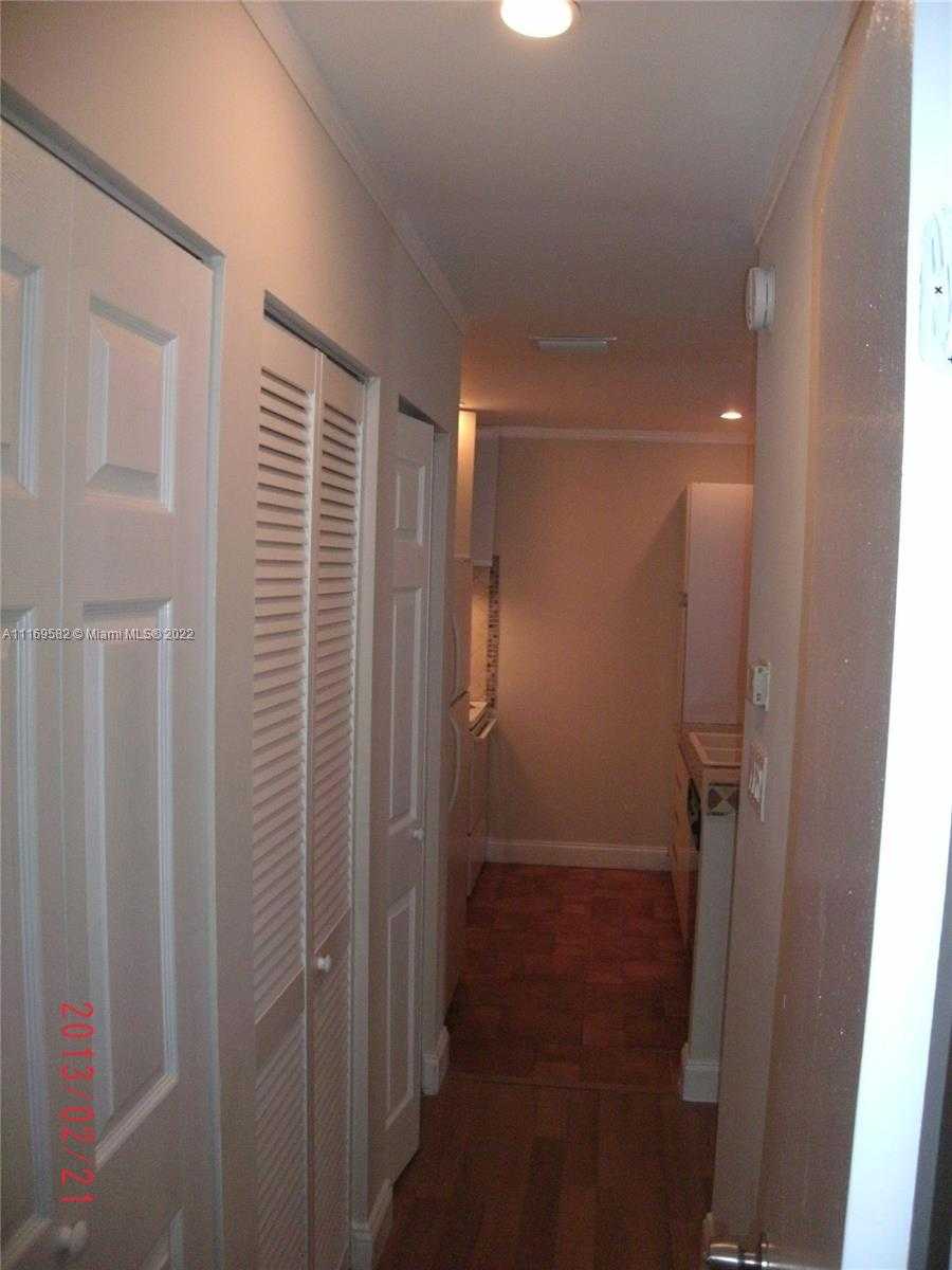 Small Image of 6031 SHAKERWOOD CIR #206, Tamarac Number 5