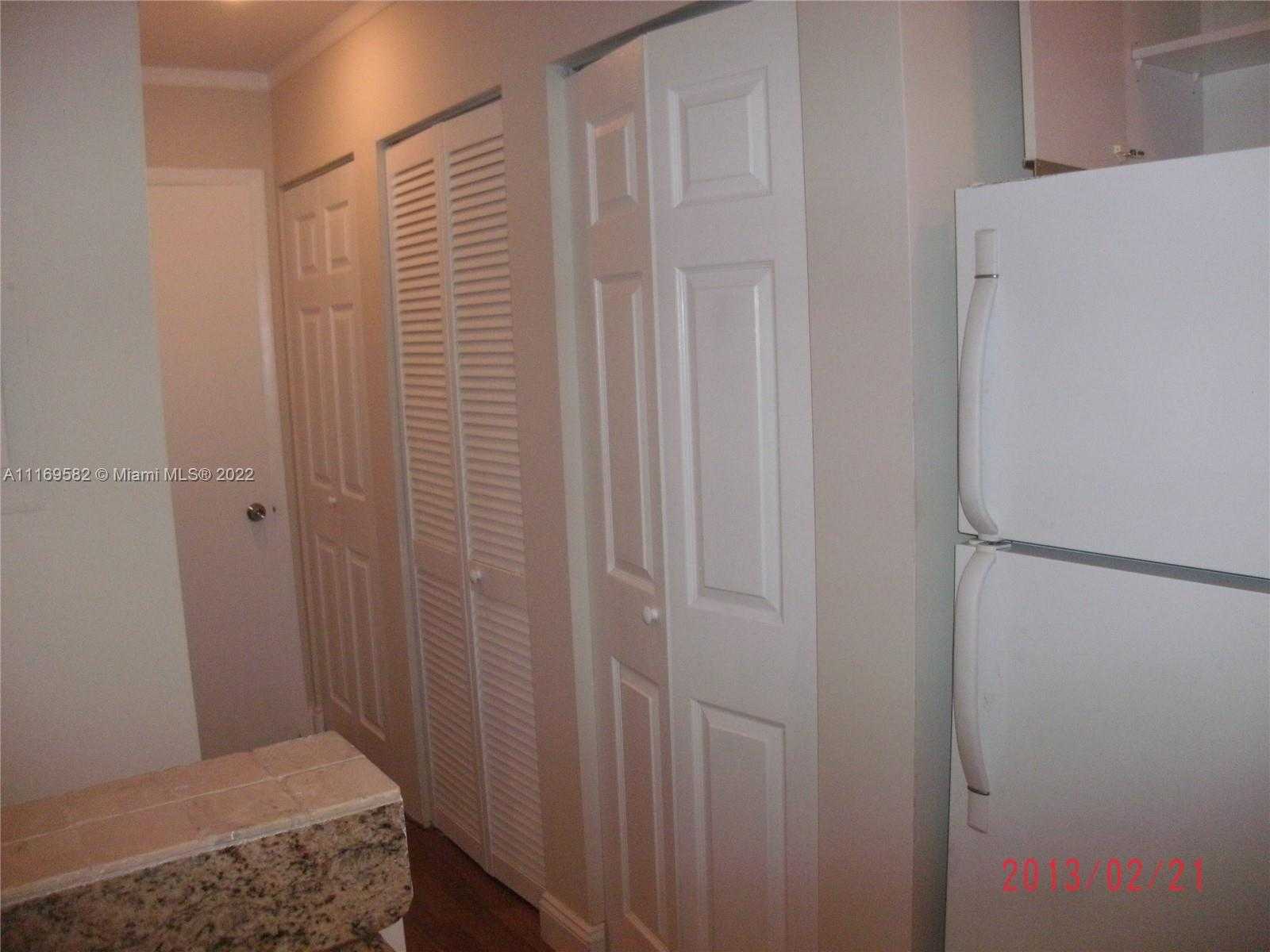 Small Image of 6031 SHAKERWOOD CIR #206, Tamarac Number 8