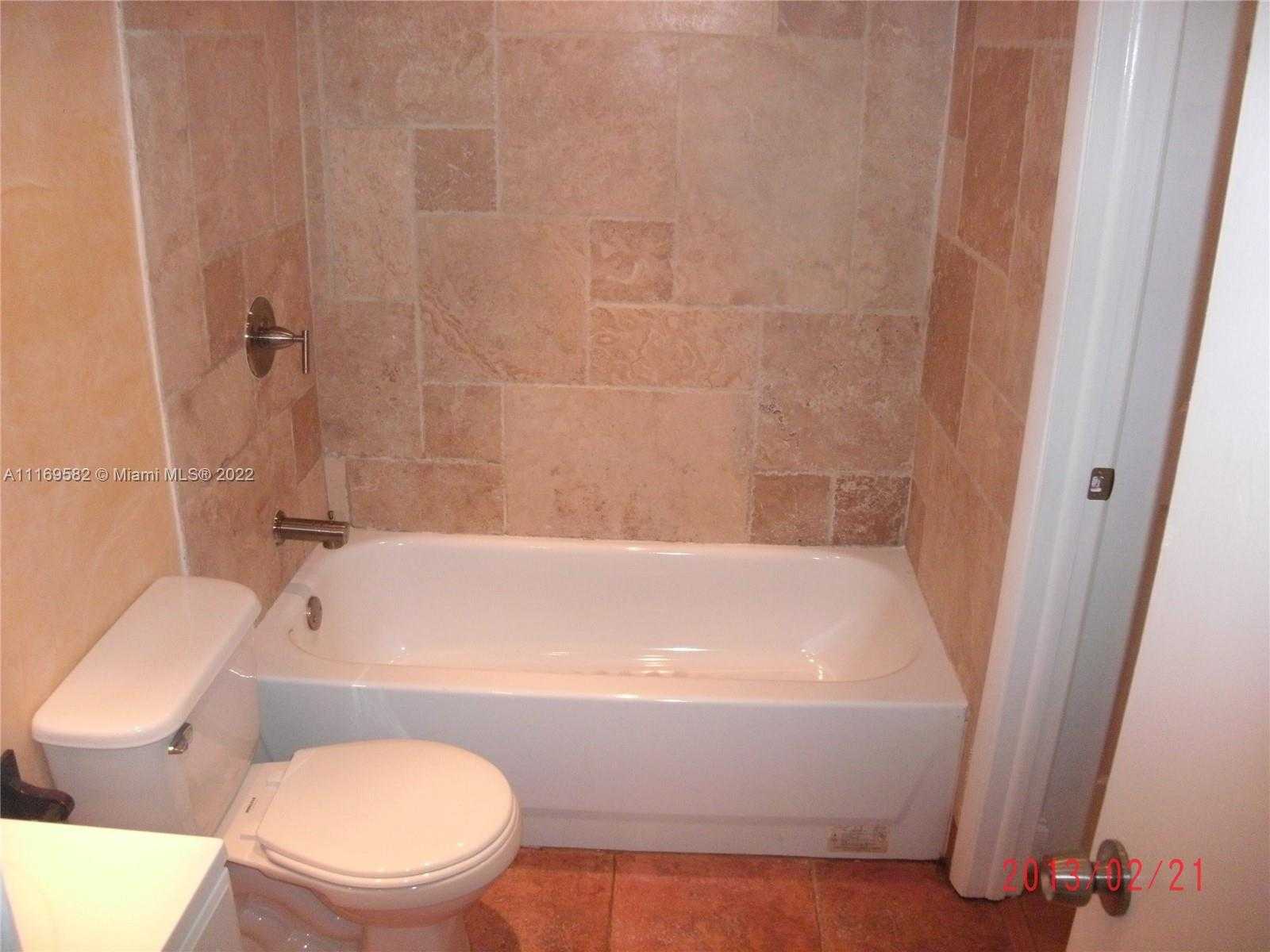 Small Image of 6031 SHAKERWOOD CIR #206, Tamarac Number 9