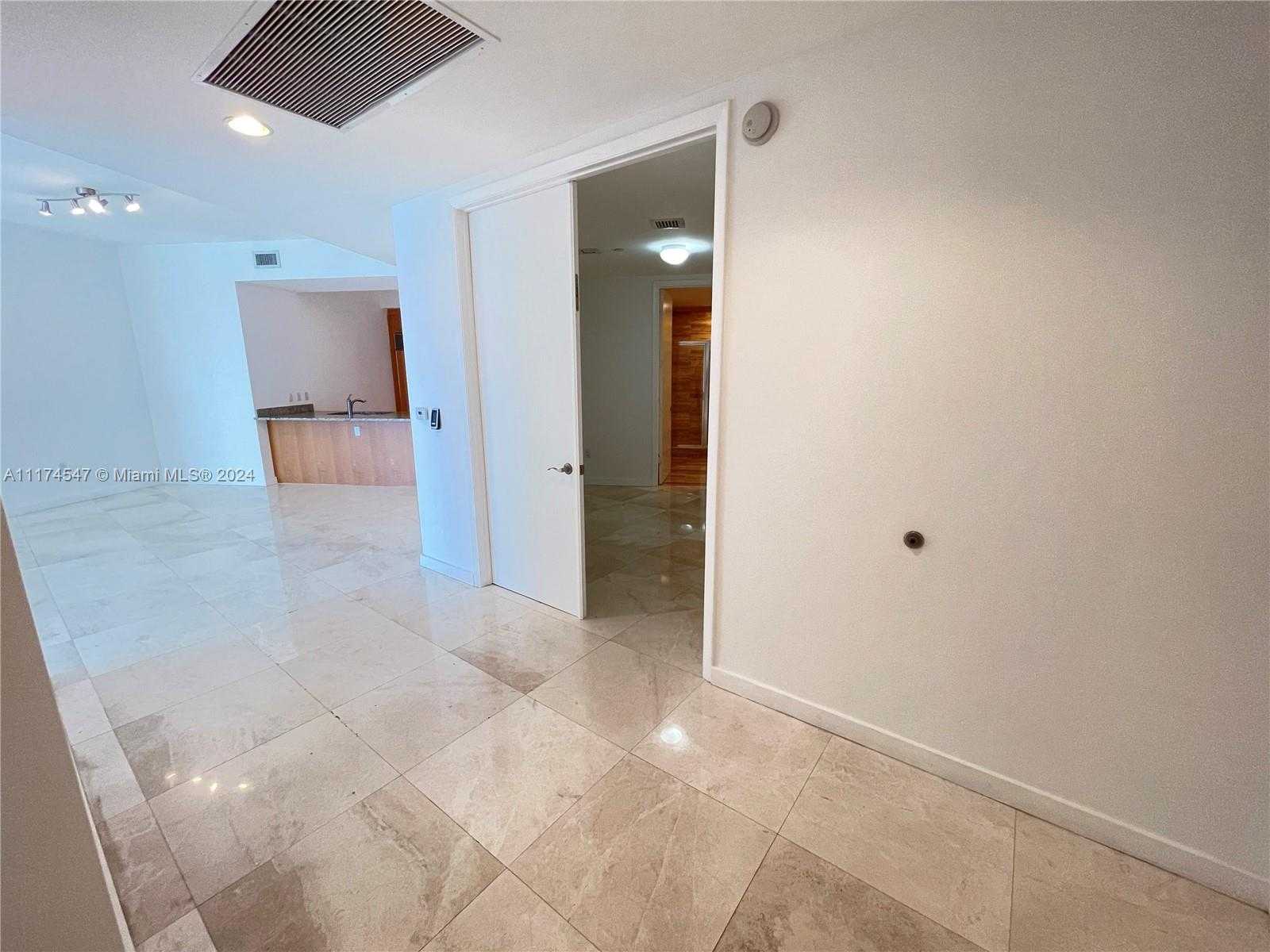 Small Image of 15901 COLLINS AVE #1003, Sunny Isles Beach Number 3