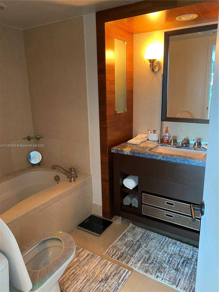 Small Image of 6801 COLLINS AVE #1102 (door 1111), Miami Beach Number 10