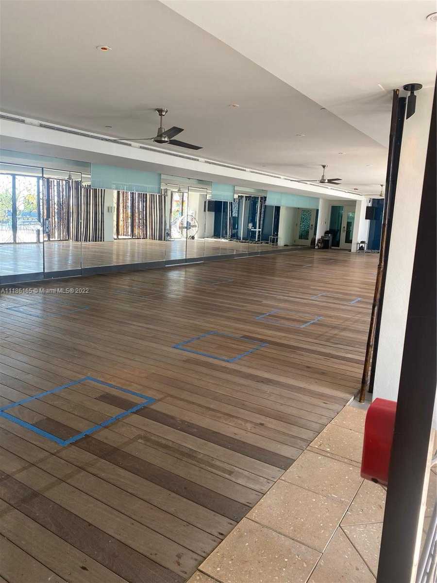 Small Image of 6801 COLLINS AVE #1102 (door 1111), Miami Beach Number 12