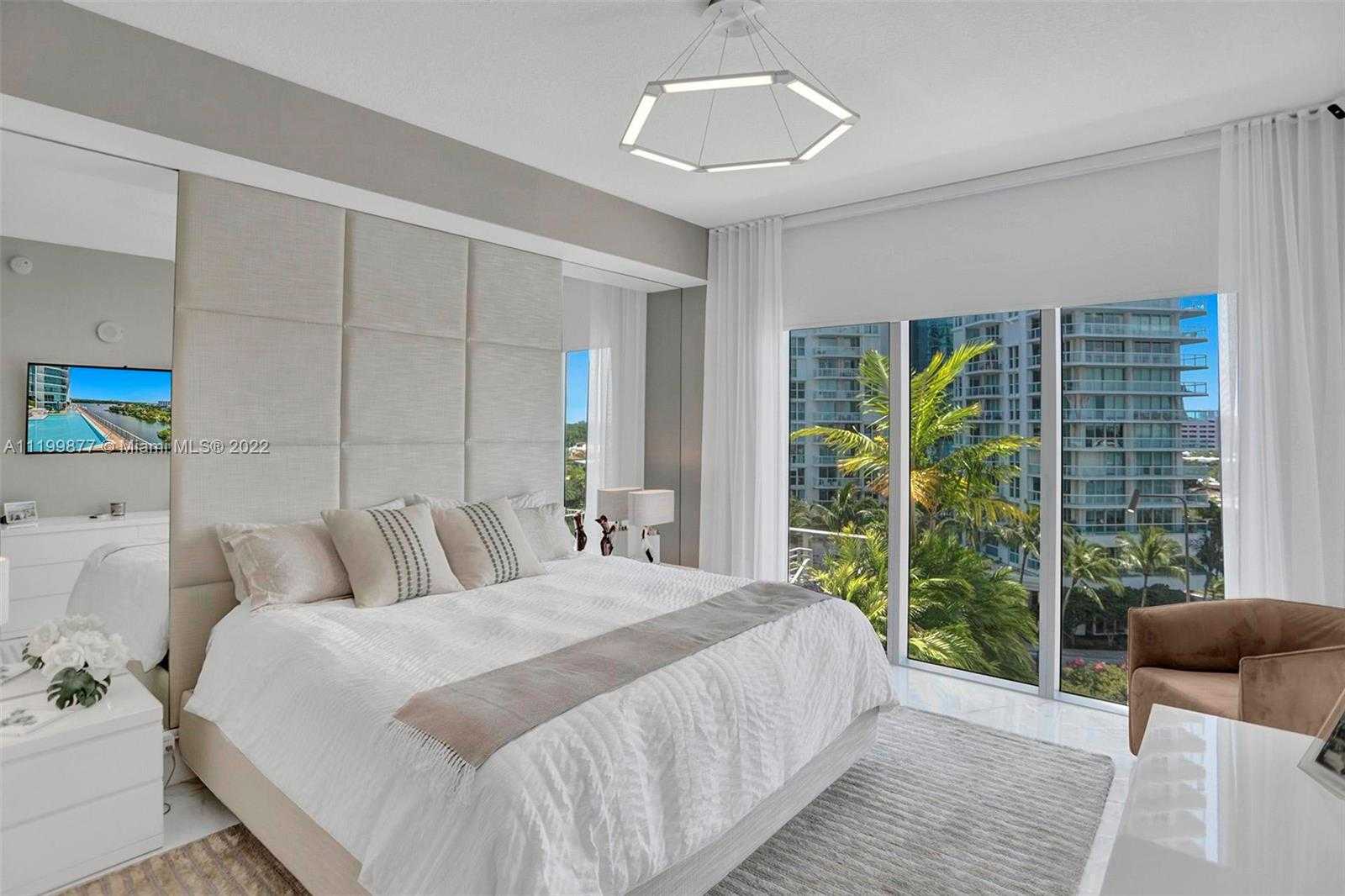 Small Image of Sunny Isles Beach Number 19