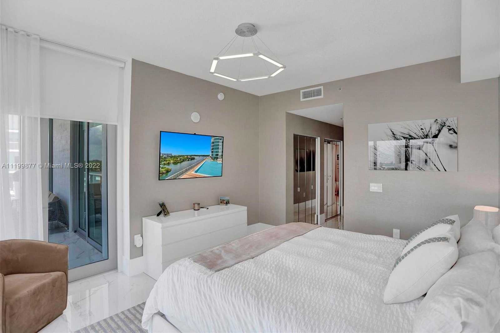 Small Image of Sunny Isles Beach Number 20