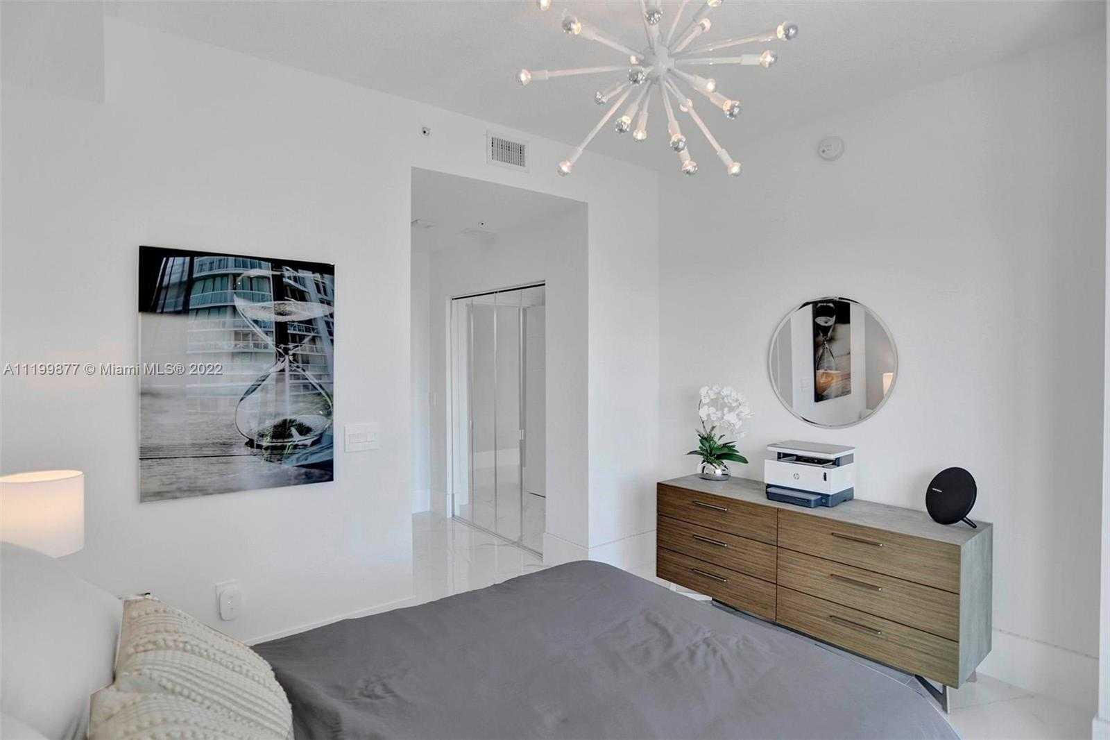 Small Image of Sunny Isles Beach Number 30