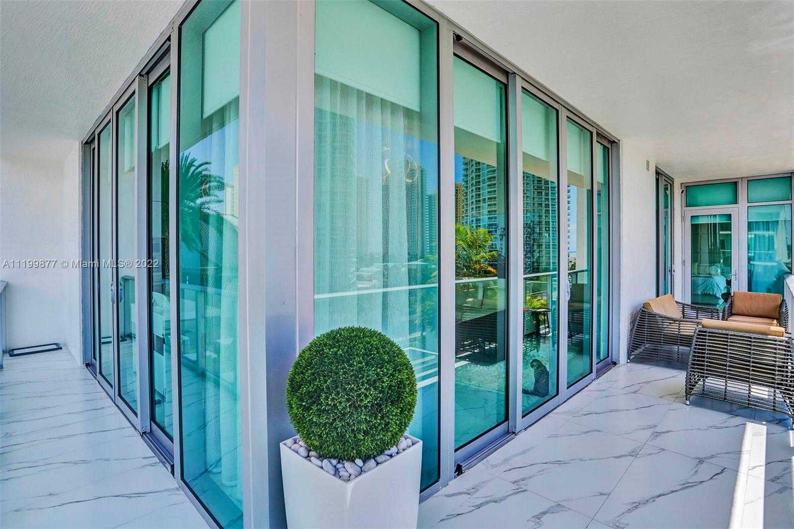Small Image of Sunny Isles Beach Number 4