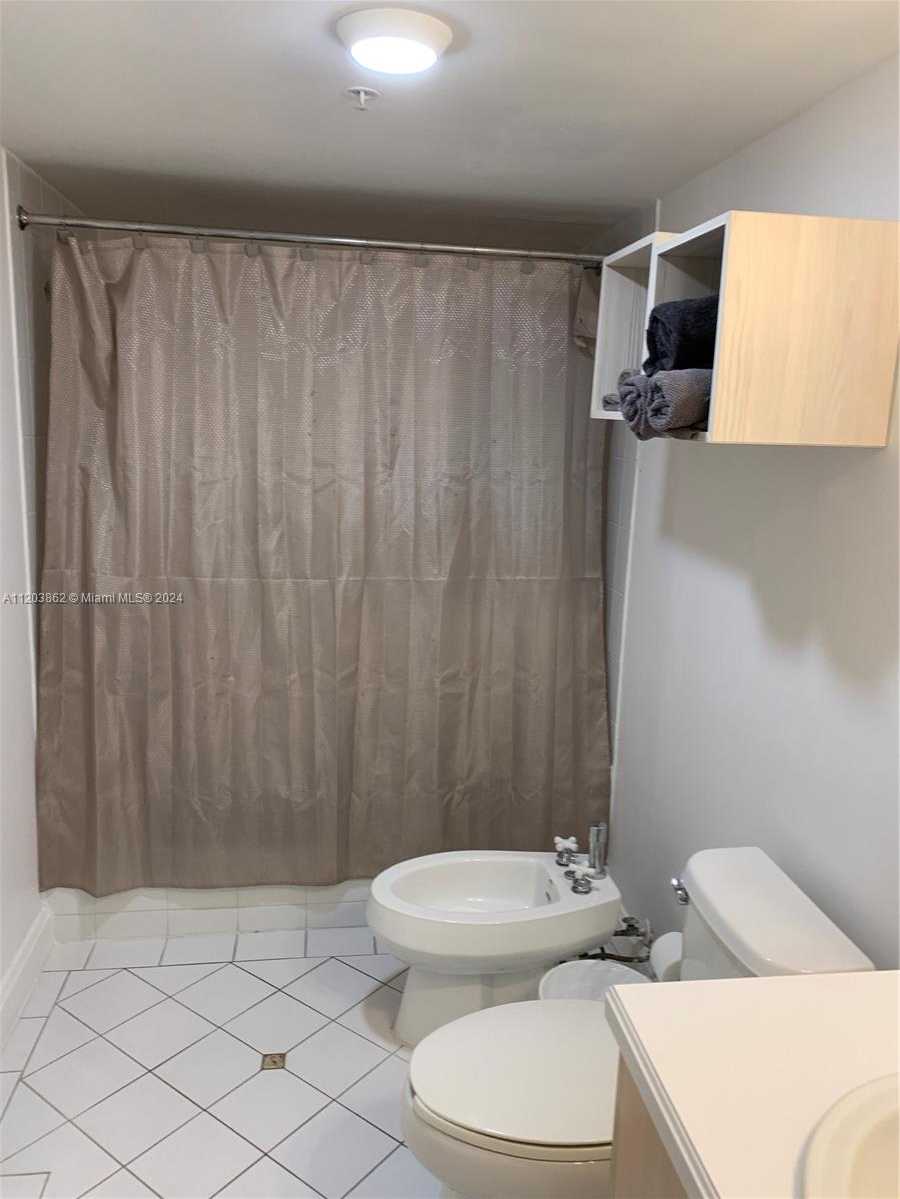 Small Image of 2951 SOUTH BAYSHORE DR #417, Miami Number 3