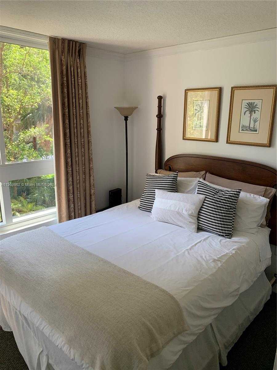 Small Image of 2951 SOUTH BAYSHORE DR #417, Miami Number 4