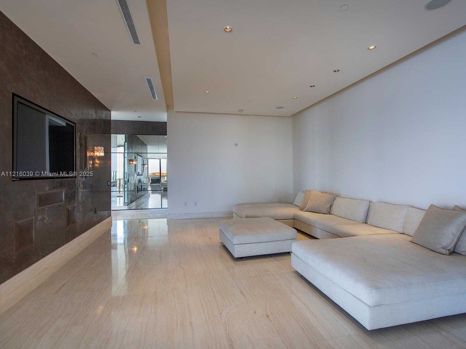 Small Image of 800 SOUTH POINTE DR #1204, Miami Beach Number 13