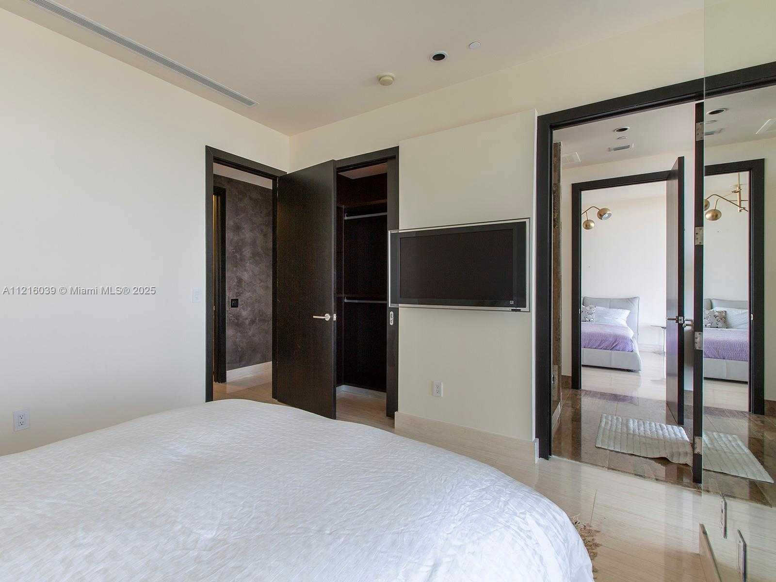 Small Image of 800 SOUTH POINTE DR #1204, Miami Beach Number 24