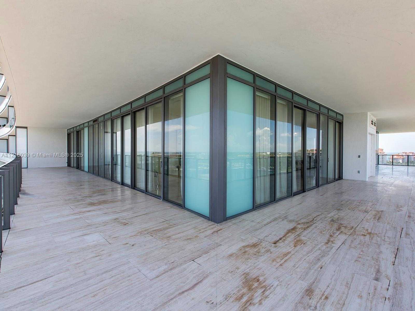 Small Image of 800 SOUTH POINTE DR #1204, Miami Beach Number 27