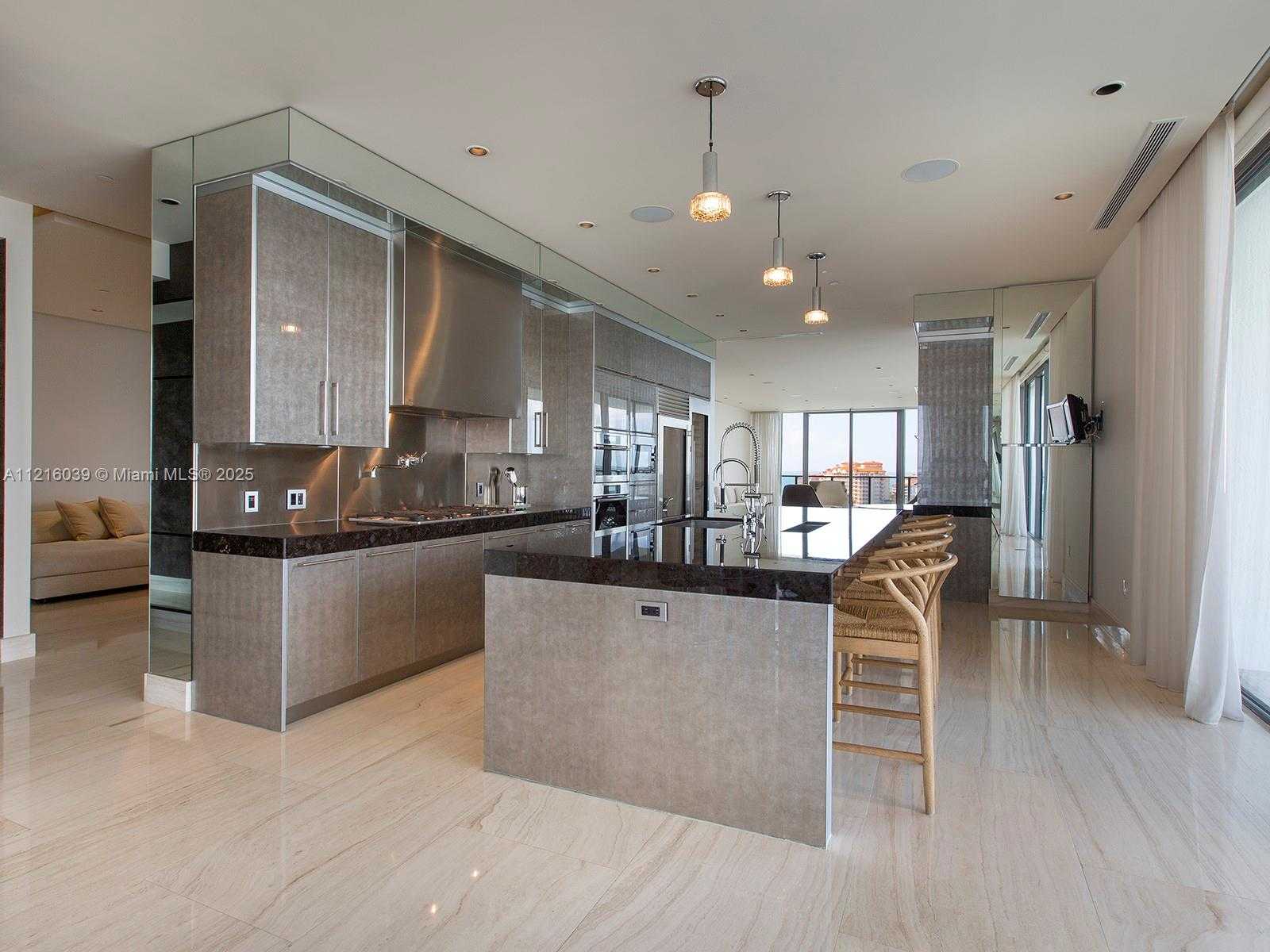 Small Image of 800 SOUTH POINTE DR #1204, Miami Beach Number 5