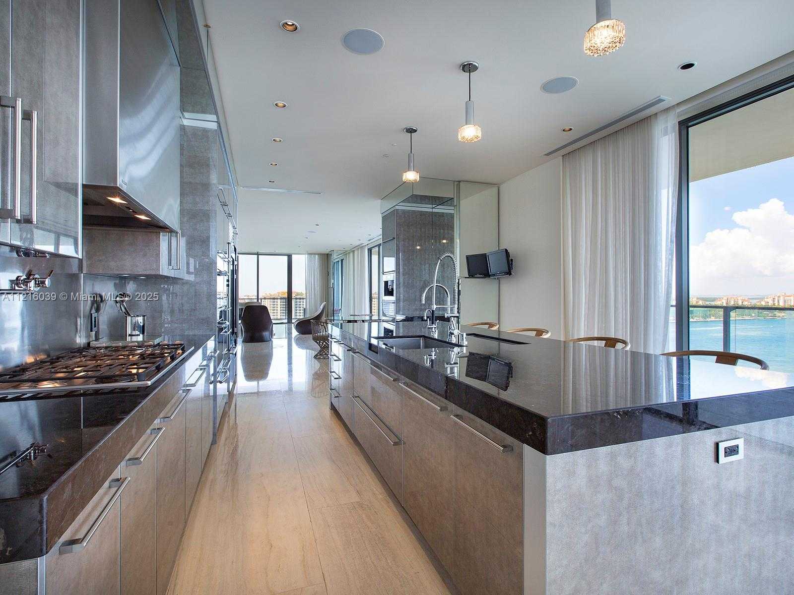 Small Image of 800 SOUTH POINTE DR #1204, Miami Beach Number 7