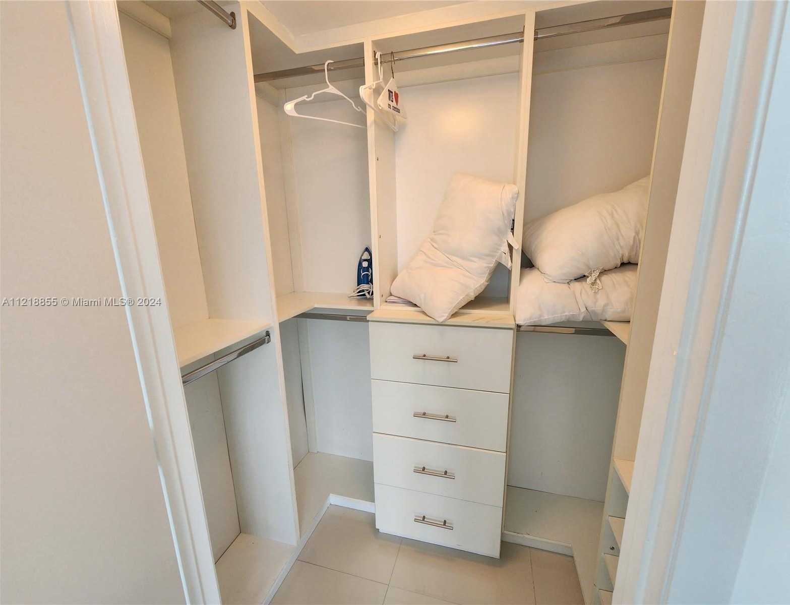 Small Image of 485 BRICKELL AVE #2504, Miami Number 11