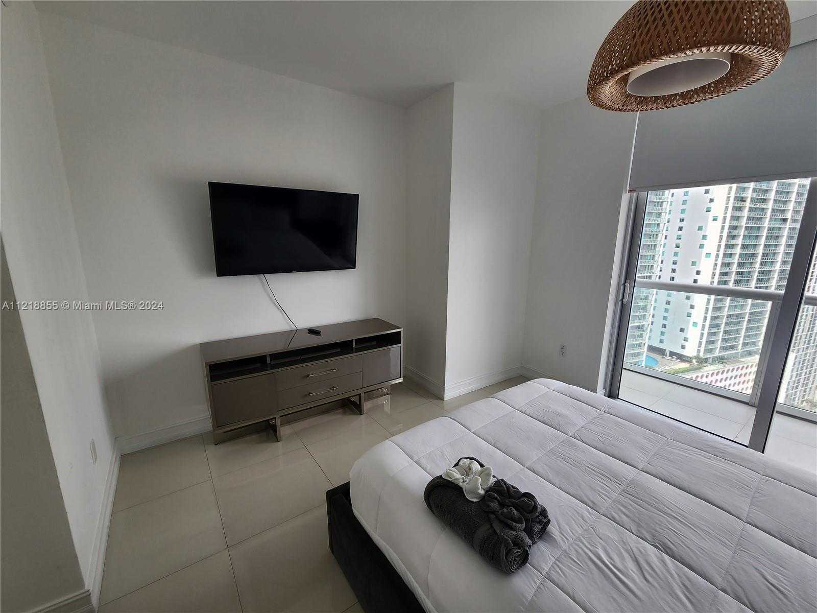 Small Image of 485 BRICKELL AVE #2504, Miami Number 12
