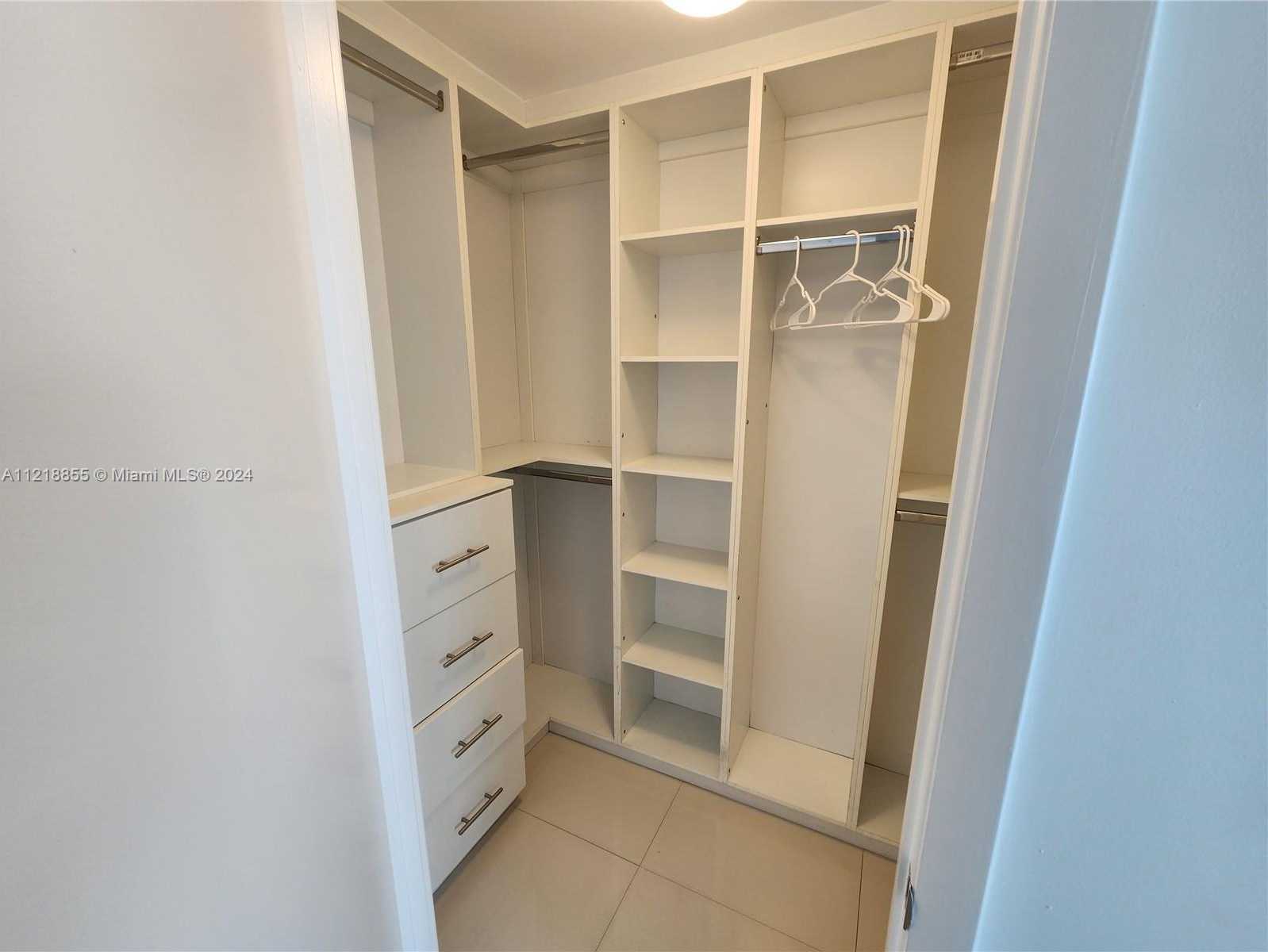 Small Image of 485 BRICKELL AVE #2504, Miami Number 13