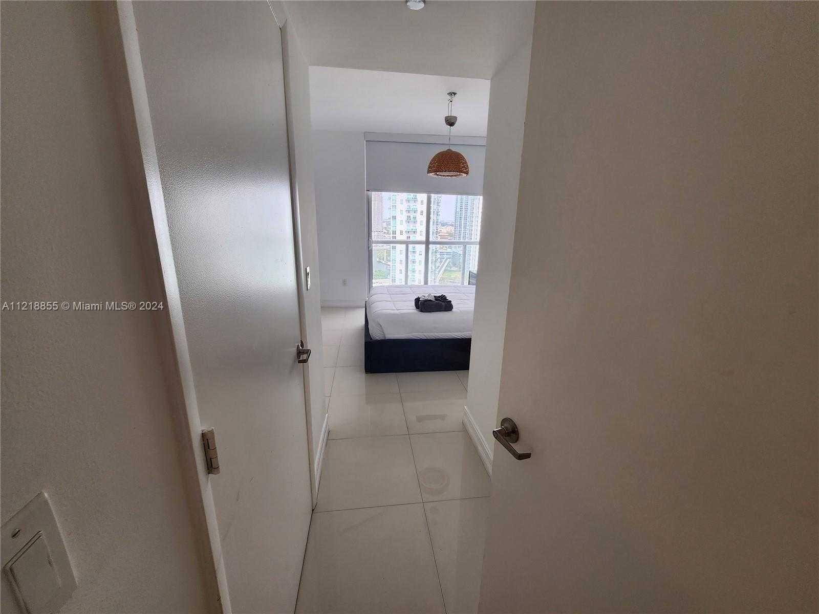 Small Image of 485 BRICKELL AVE #2504, Miami Number 4