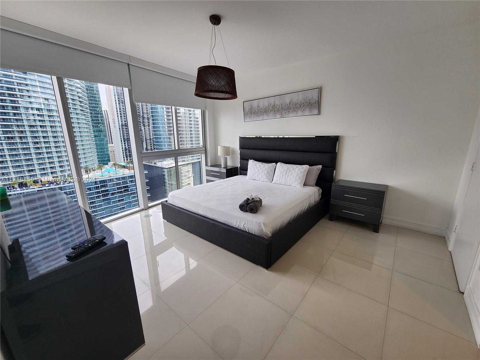 Small Image of 485 BRICKELL AVE #2504, Miami Number 7