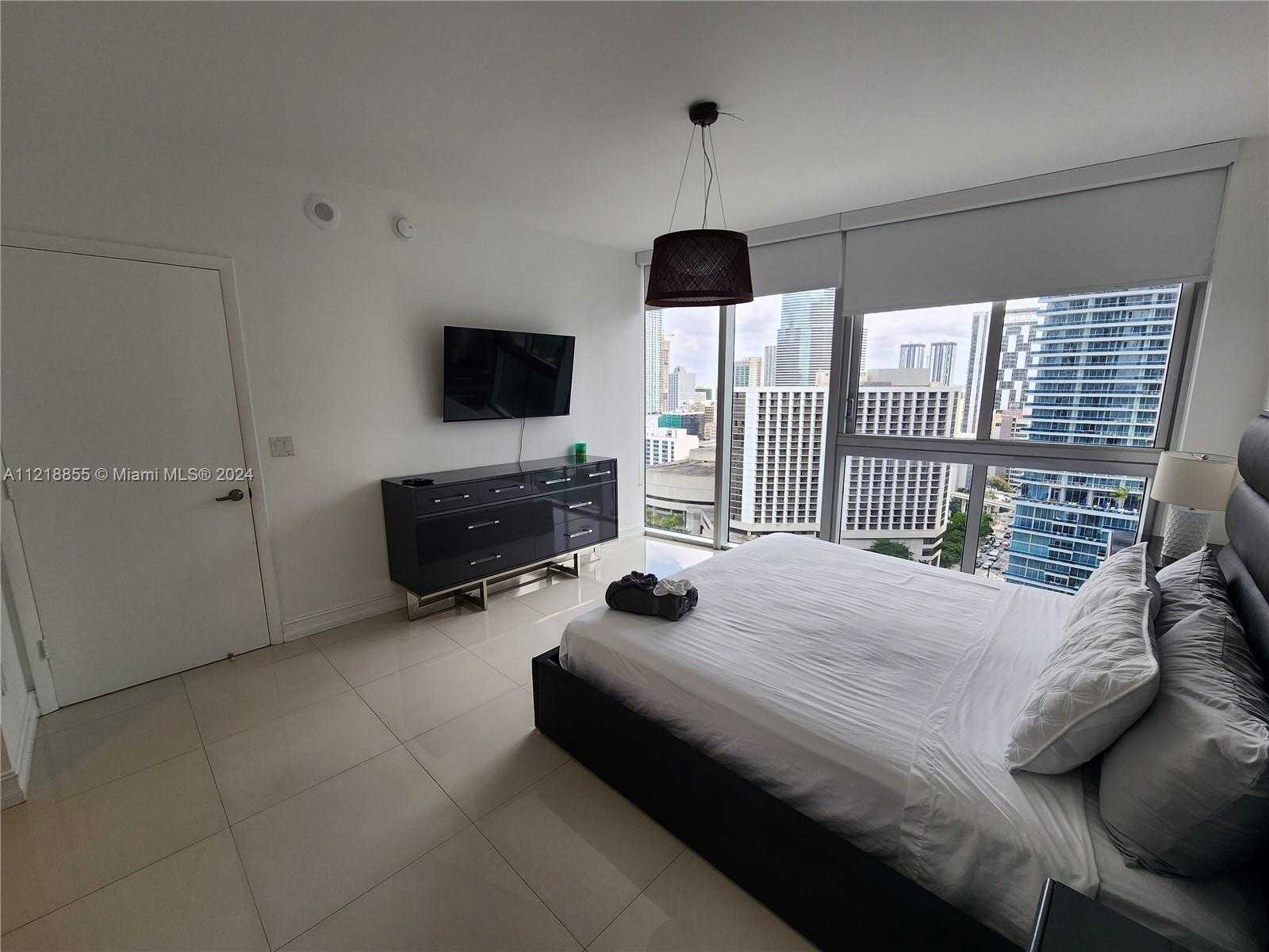 Small Image of 485 BRICKELL AVE #2504, Miami Number 8