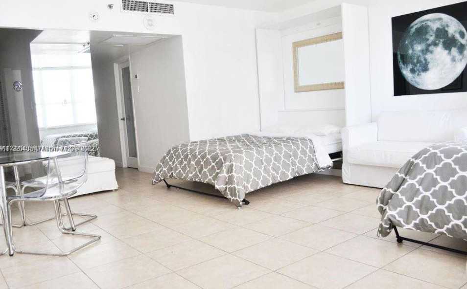 Small Image of 100 #403, Miami Beach Number 4