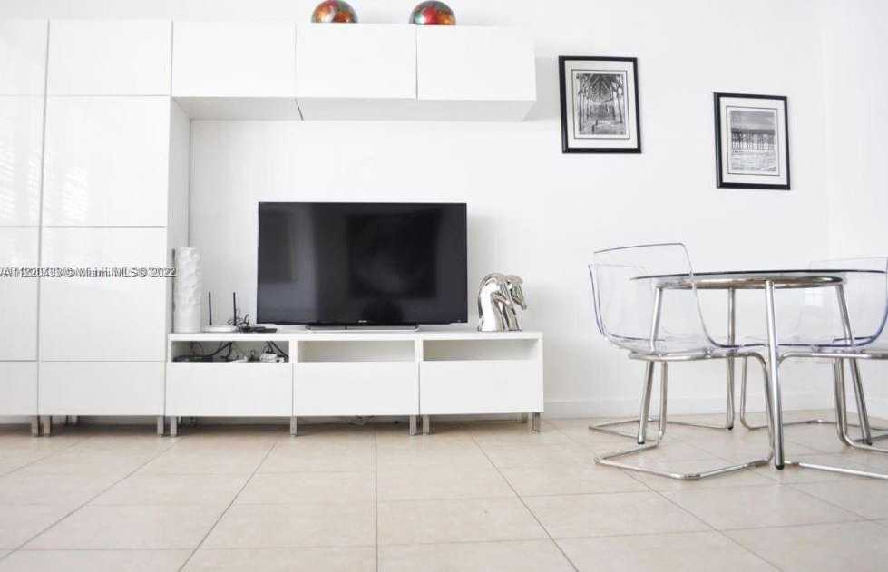 Small Image of 100 #403, Miami Beach Number 5