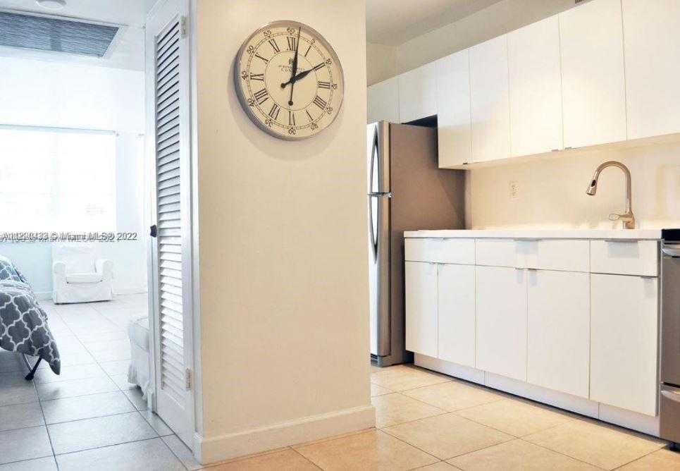 Small Image of 100 #403, Miami Beach Number 6