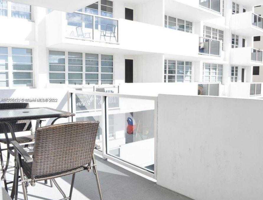 Small Image of 100 #403, Miami Beach Number 8