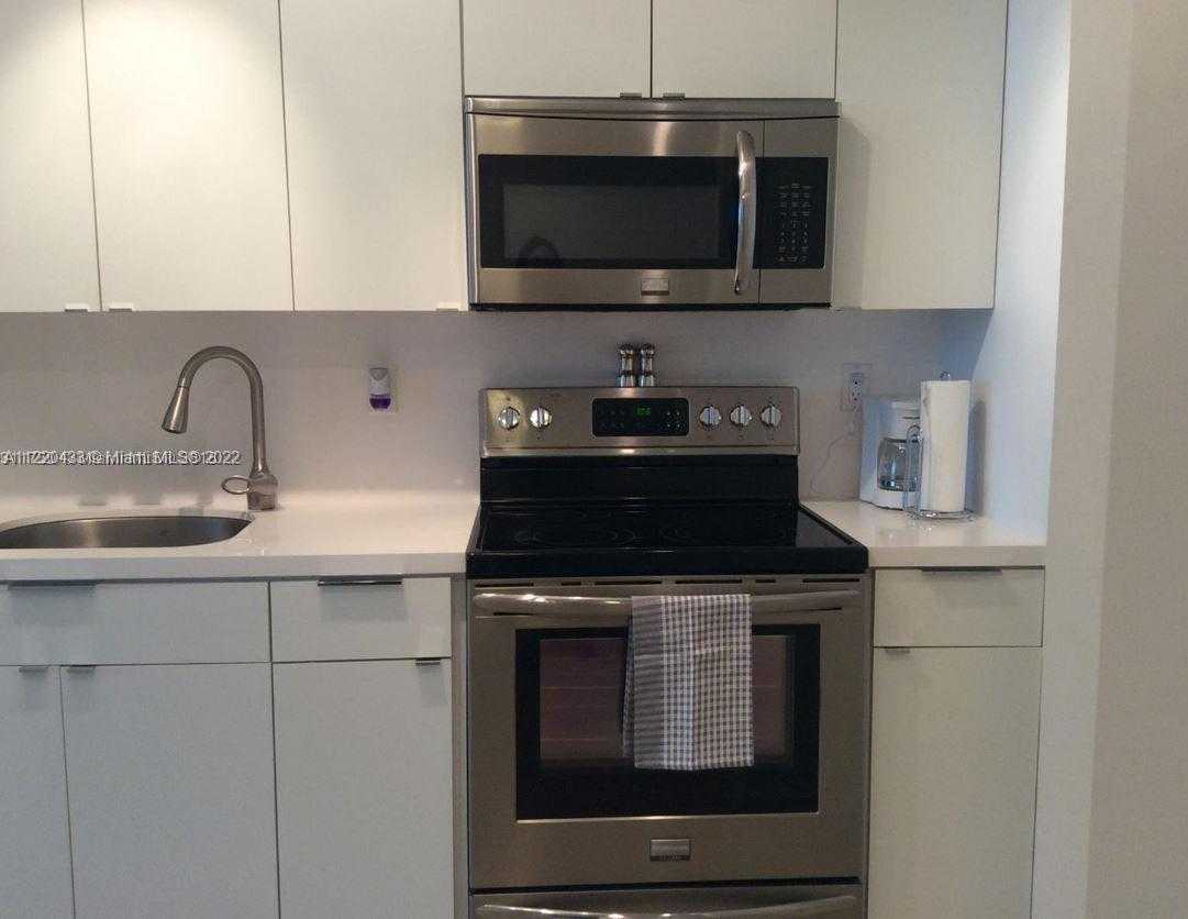 Small Image of 100 #403, Miami Beach Number 9