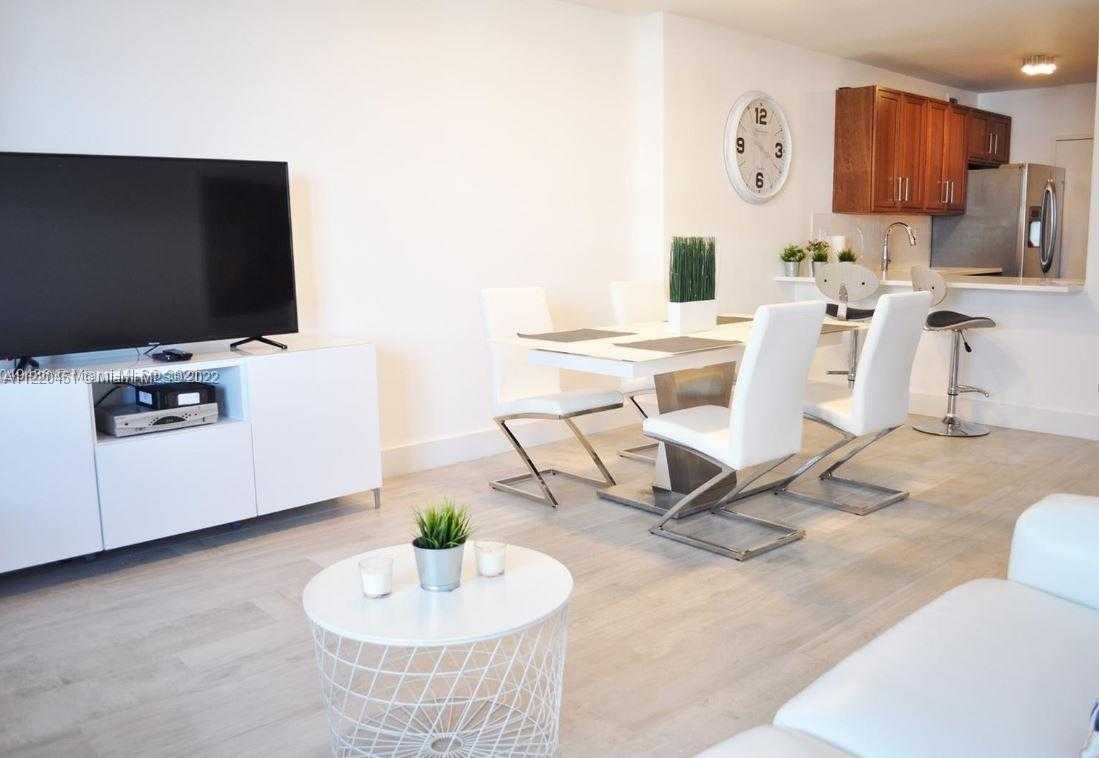 Small Image of 100 #435, Miami Beach Number 3