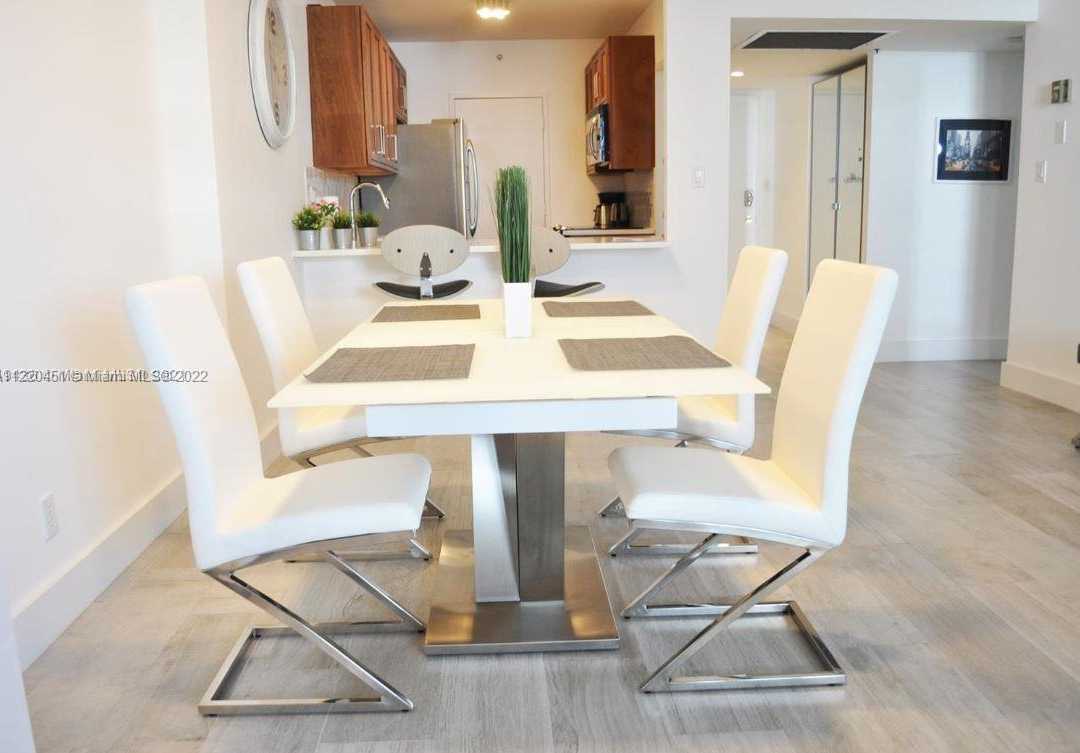 Small Image of 100 #435, Miami Beach Number 4