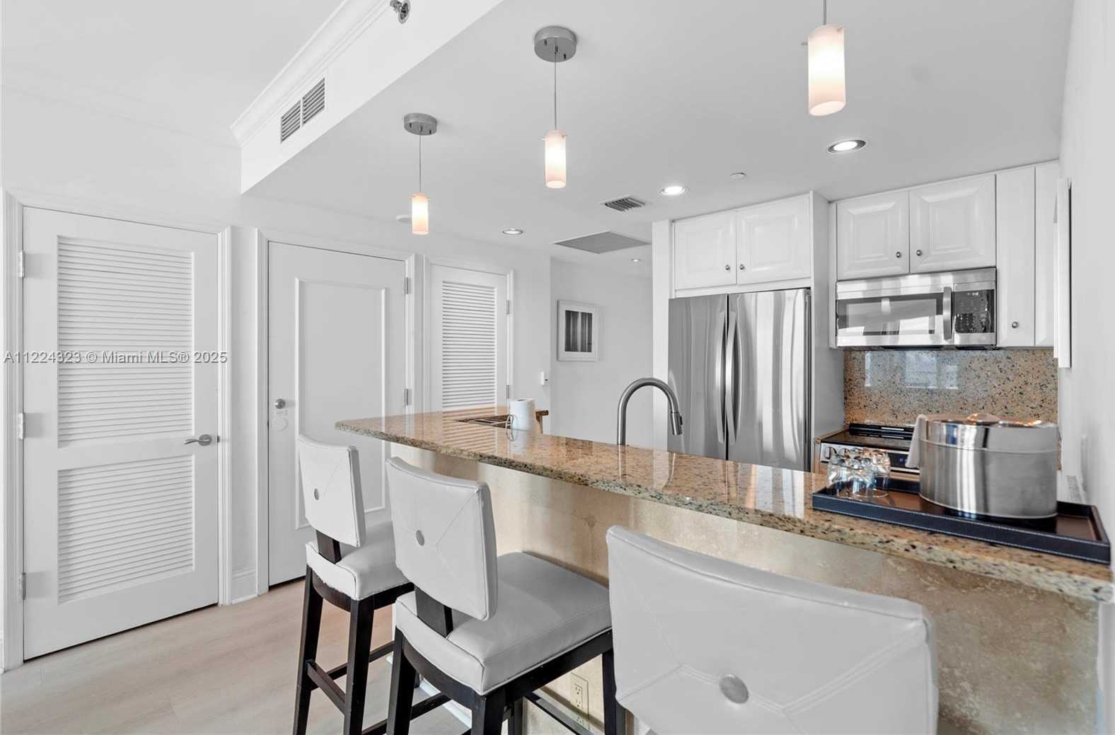 Small Image of 4401 COLLINS AV #2906/2908, Miami Beach Number 19