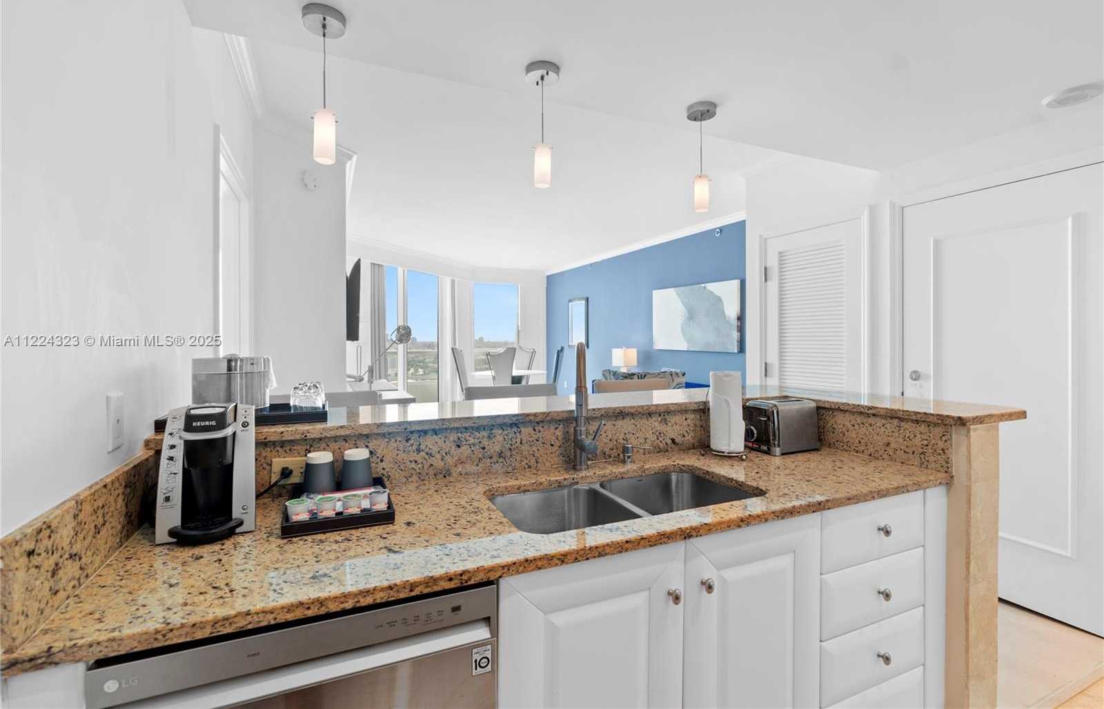 Small Image of 4401 COLLINS AV #2906/2908, Miami Beach Number 20
