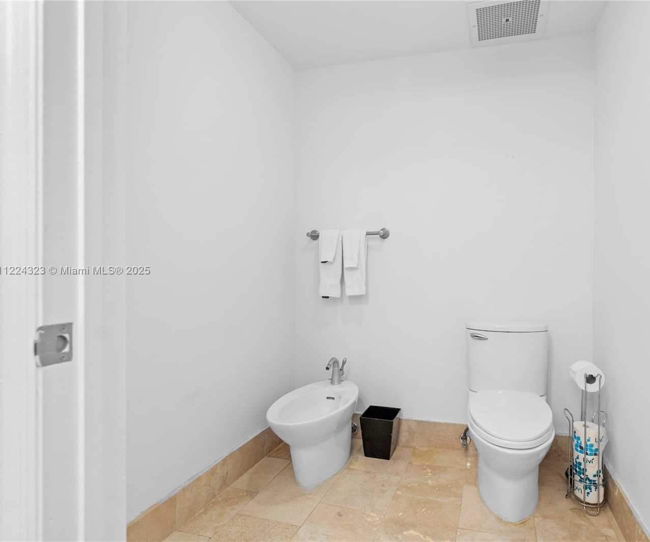 Small Image of 4401 COLLINS AV #2906/2908, Miami Beach Number 21