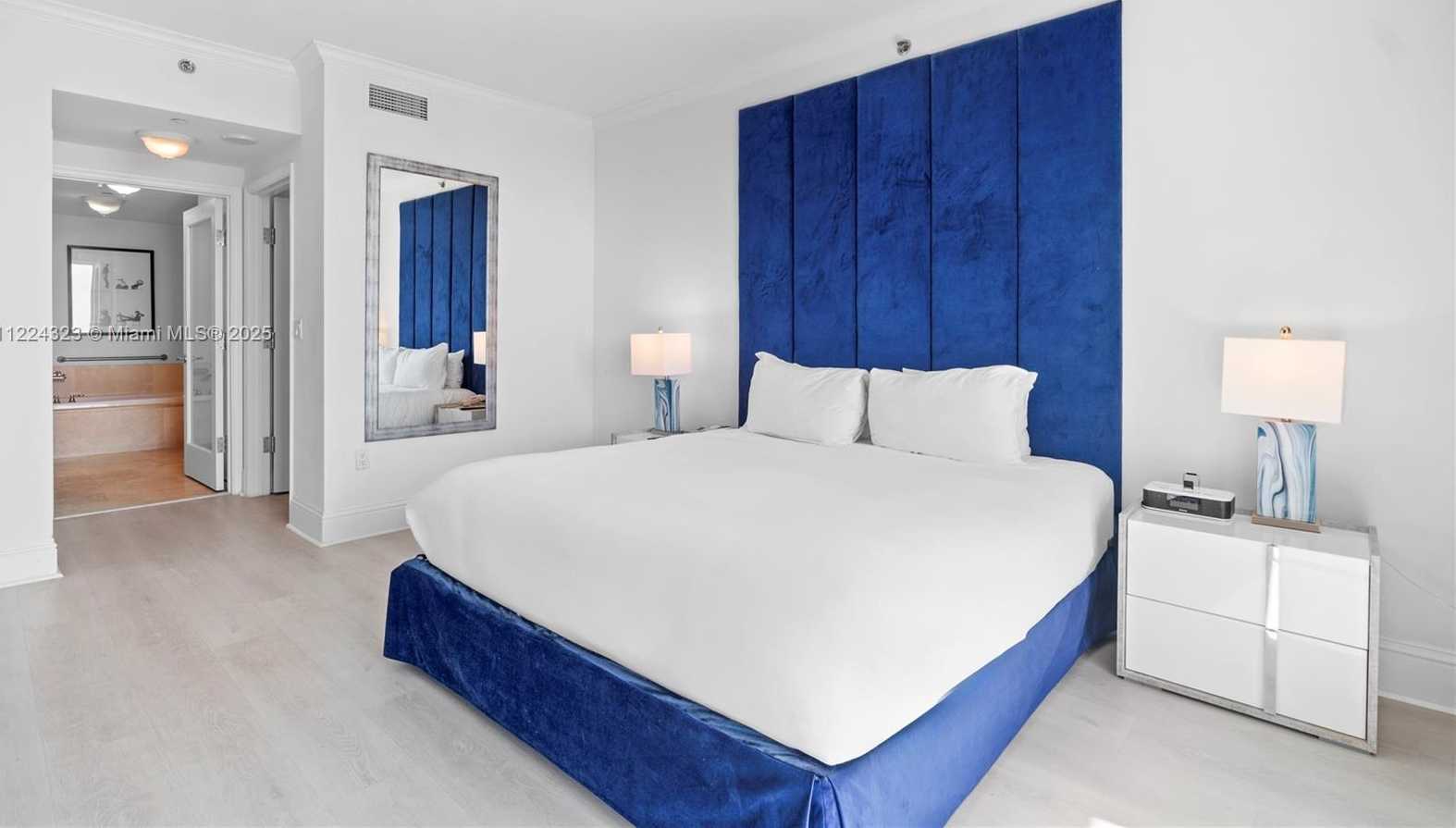 Small Image of 4401 COLLINS AV #2906/2908, Miami Beach Number 24