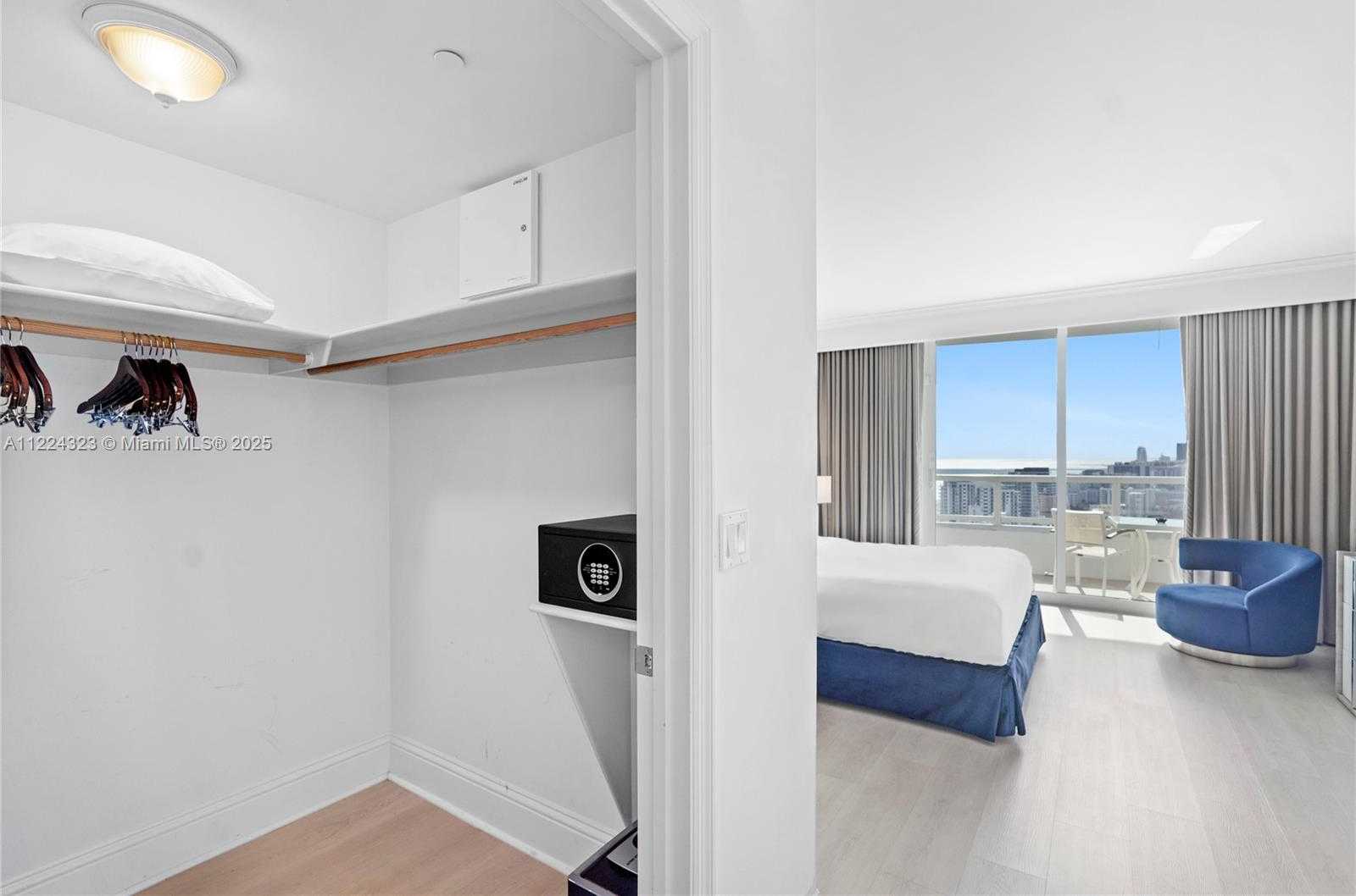 Small Image of 4401 COLLINS AV #2906/2908, Miami Beach Number 26