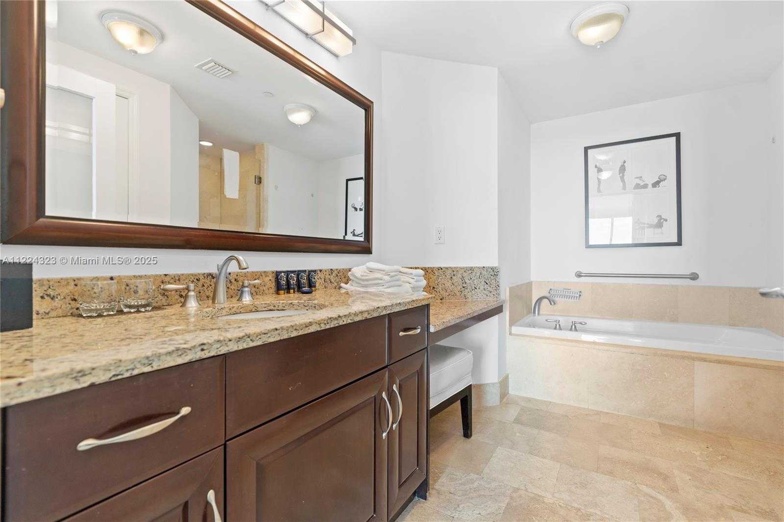 Small Image of 4401 COLLINS AV #2906/2908, Miami Beach Number 27