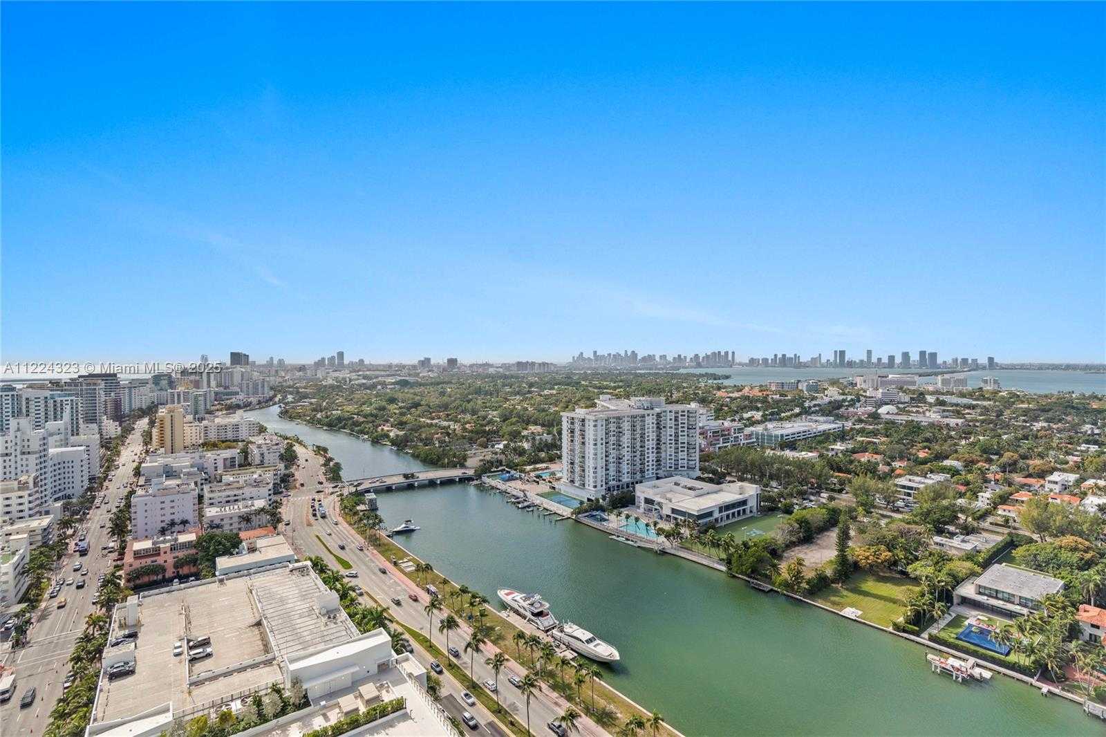 Small Image of 4401 COLLINS AV #2906/2908, Miami Beach Number 3