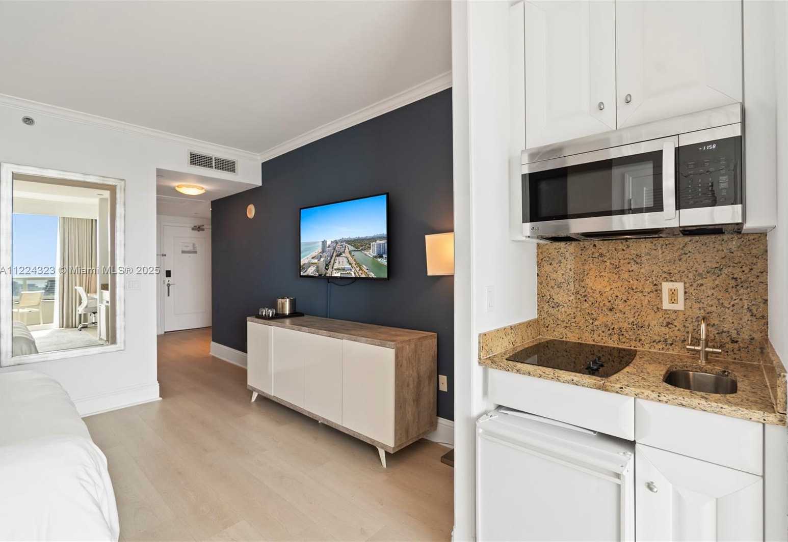 Small Image of 4401 COLLINS AV #2906/2908, Miami Beach Number 36
