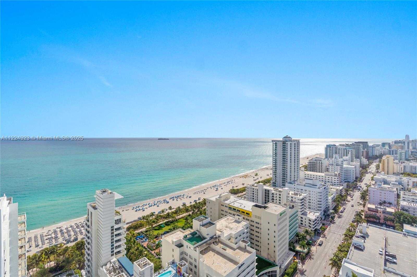 Small Image of 4401 COLLINS AV #2906/2908, Miami Beach Number 4