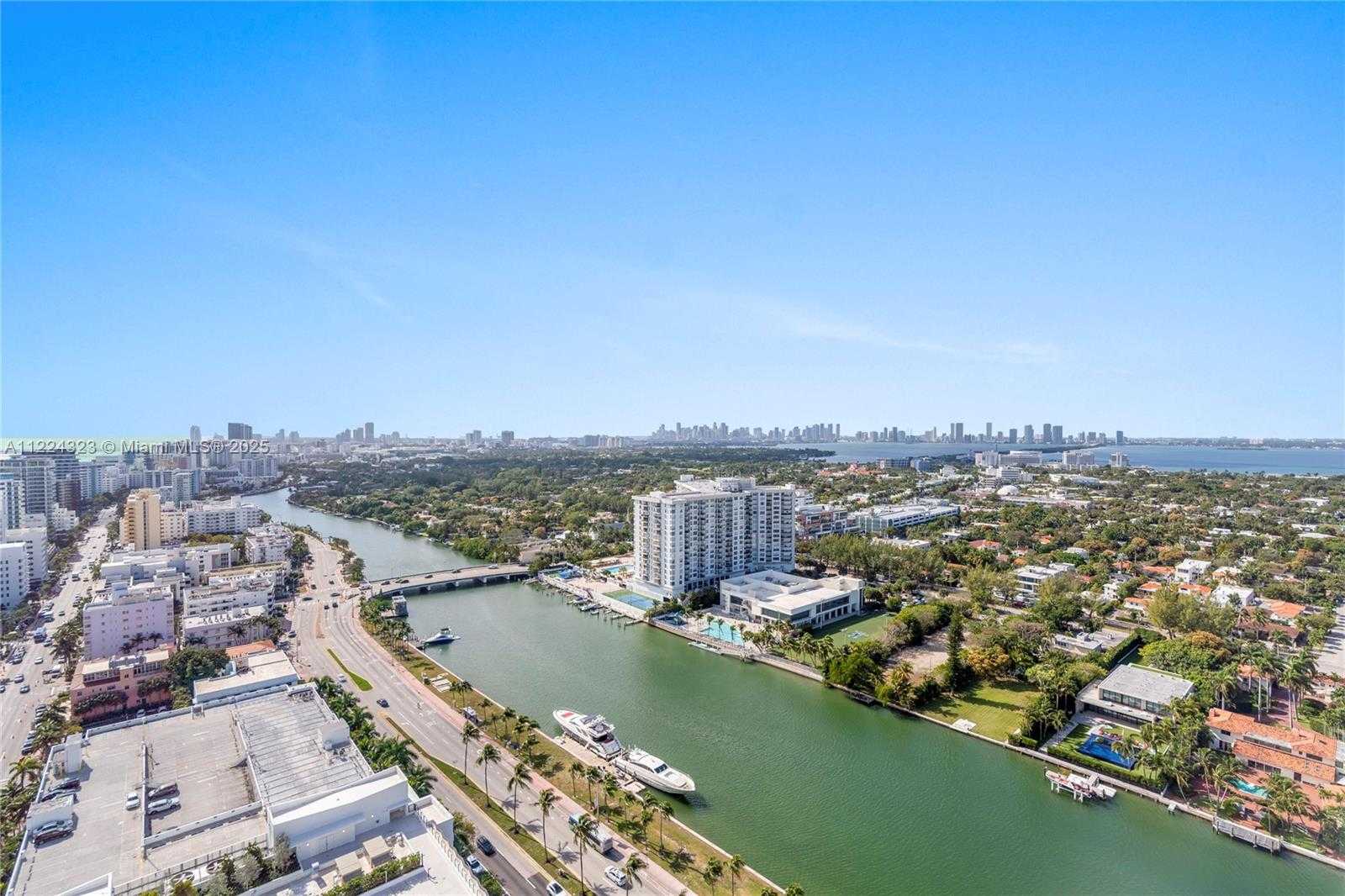 Small Image of 4401 COLLINS AV #2906/2908, Miami Beach Number 6