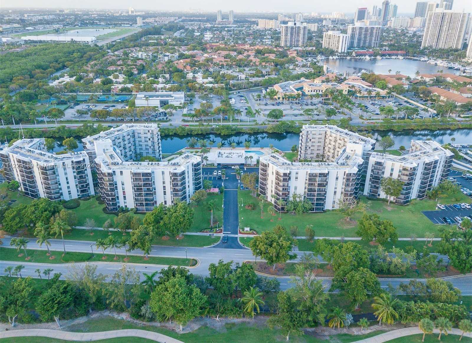 Small Image of 3401 NORTH COUNTRY CLUB DR #406, Aventura Number 31