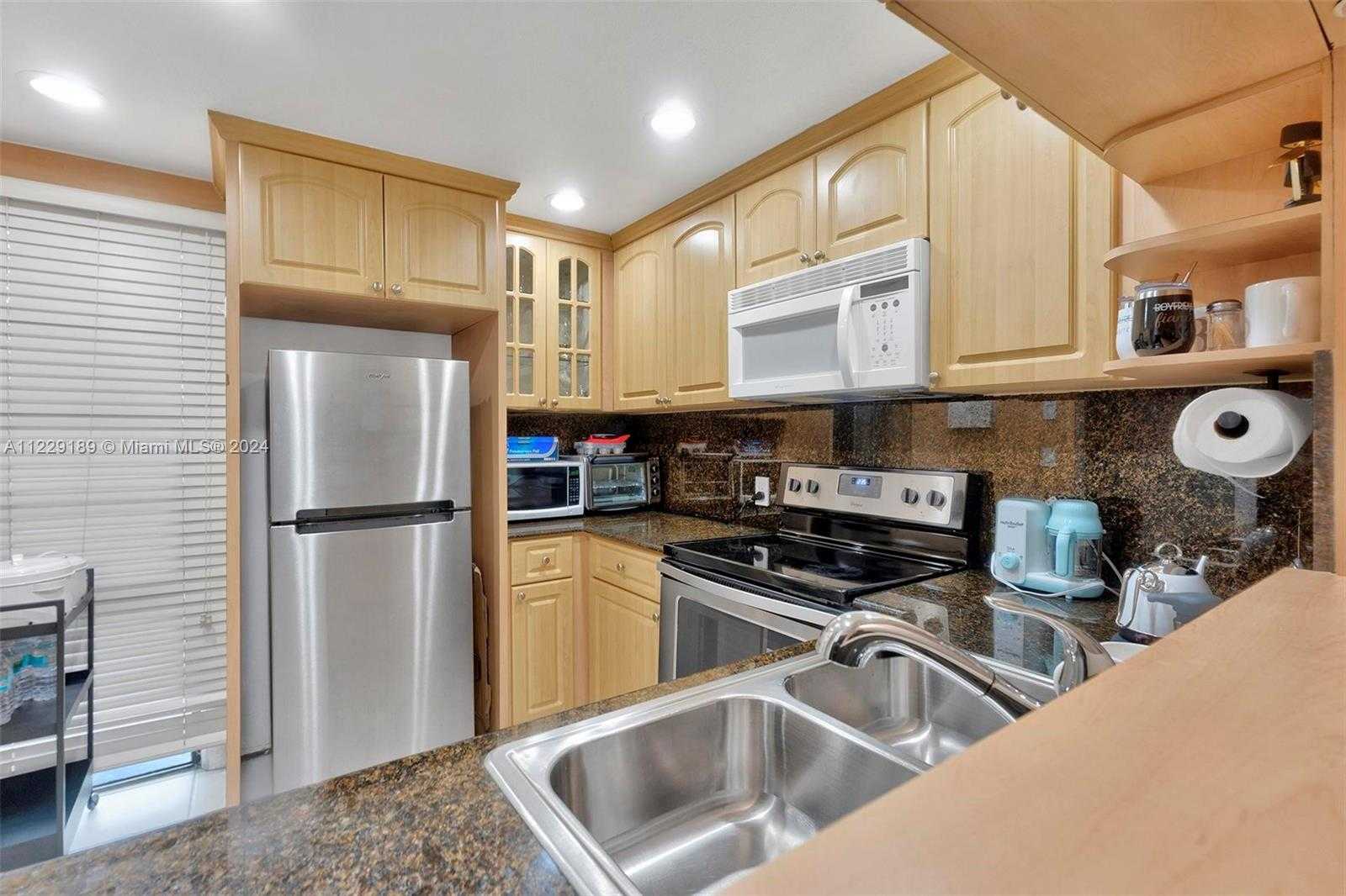 Small Image of 3401 NORTH COUNTRY CLUB DR #406, Aventura Number 7